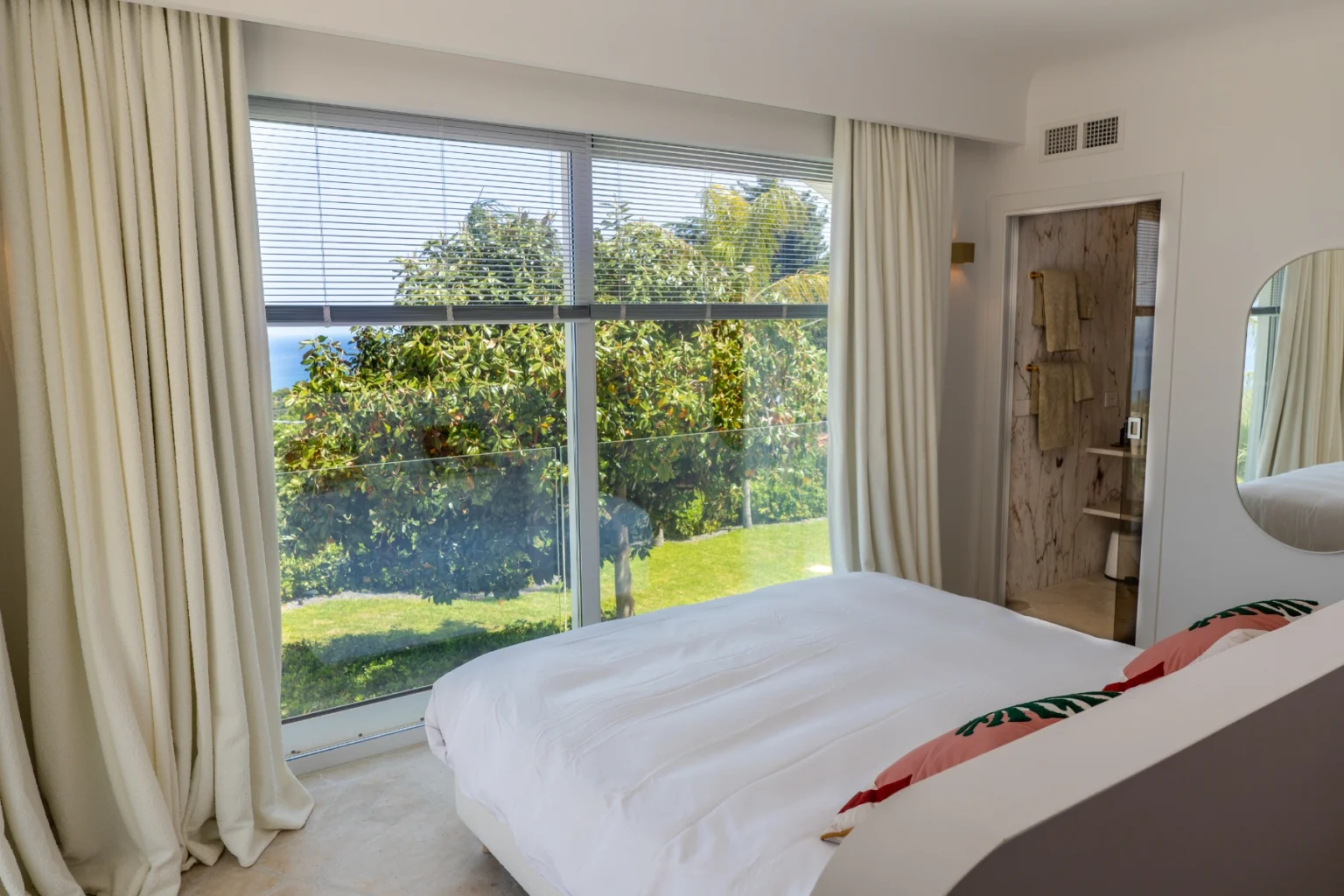 Modernist Seaview Villa | Sicily image 26 | Only on SopranoVillas