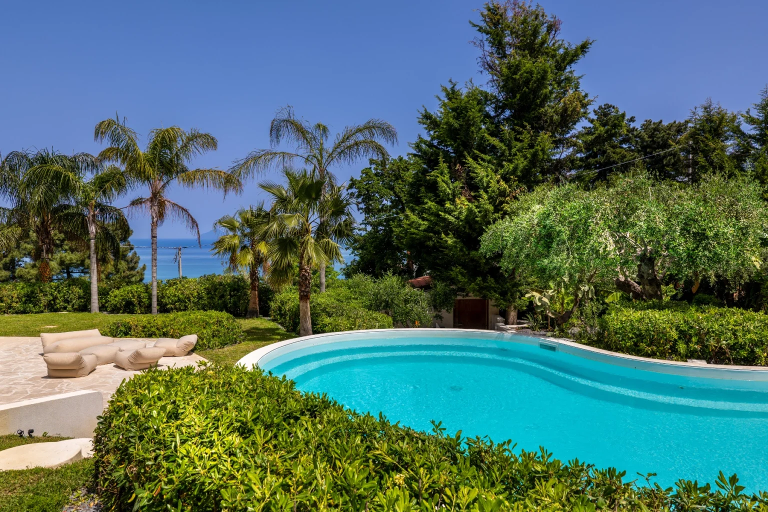Modernist Seaview Villa | Sicily image 4 | Only on SopranoVillas