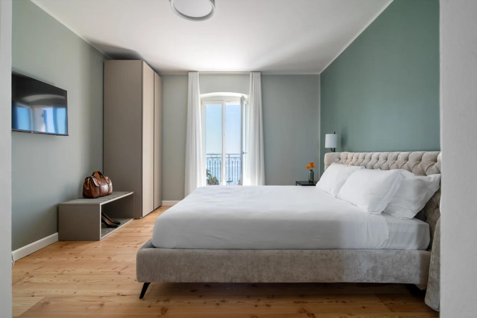 Historic Lakeview Villa | Lake Garda image 18 | Only on SopranoVillas
