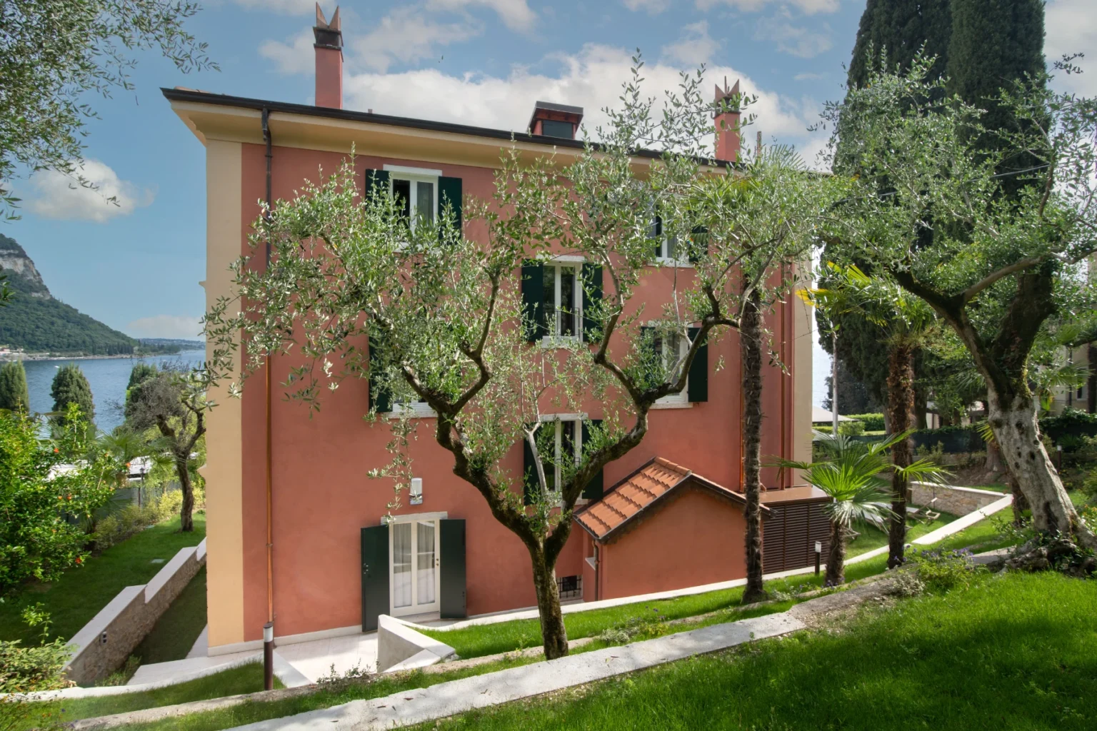 Historic Lakeview Villa | Lake Garda image 33 | Only on SopranoVillas