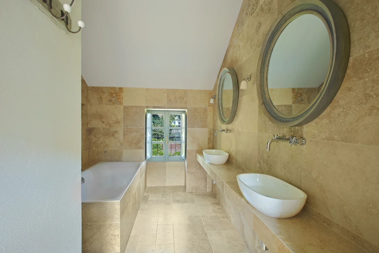 Romantic Lakefront Villa | Lake Como image 6 | Only on SopranoVillas