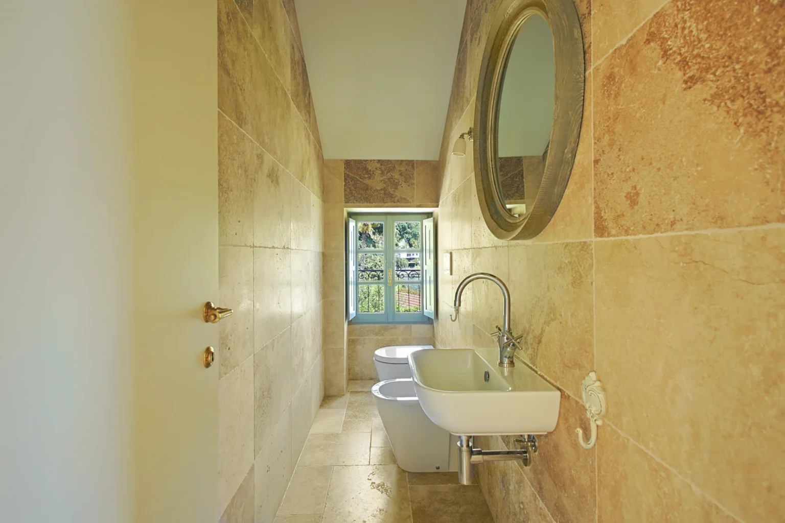Romantic Lakefront Villa | Lake Como image 7 | Only on SopranoVillas
