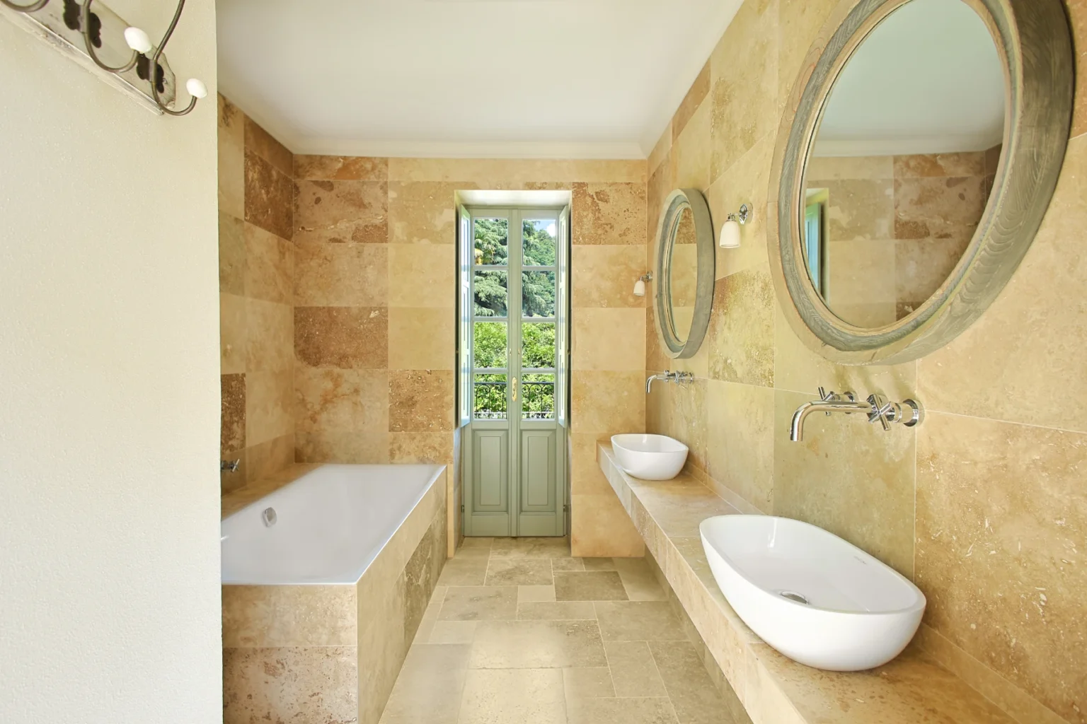 Romantic Lakefront Villa | Lake Como image 9 | Only on SopranoVillas