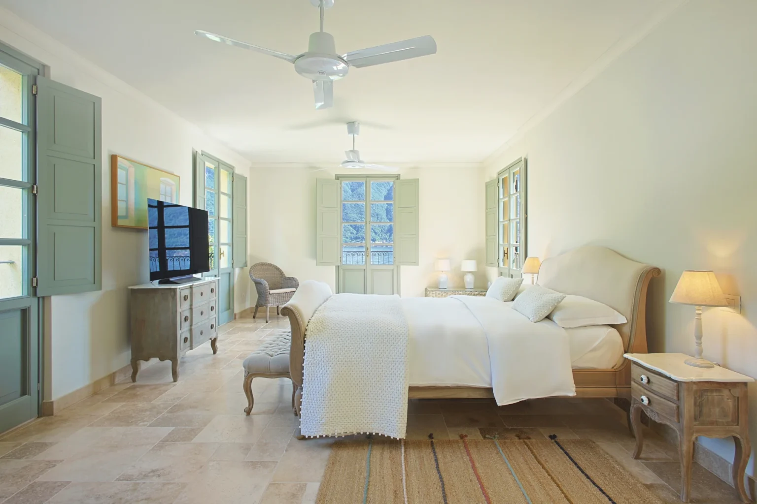 Romantic Lakefront Villa | Lake Como image 8 | Only on SopranoVillas