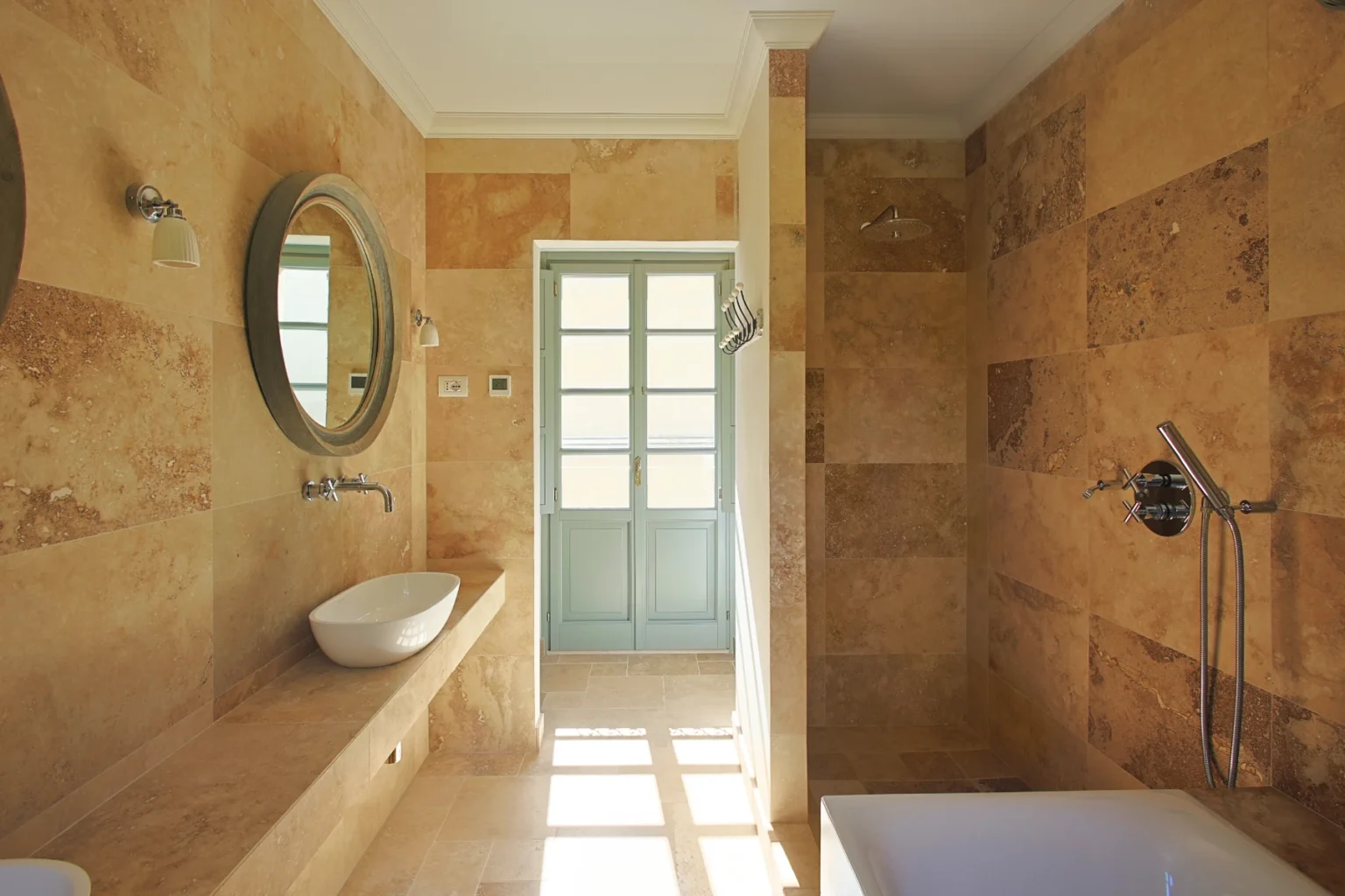Romantic Lakefront Villa | Lake Como image 10 | Only on SopranoVillas