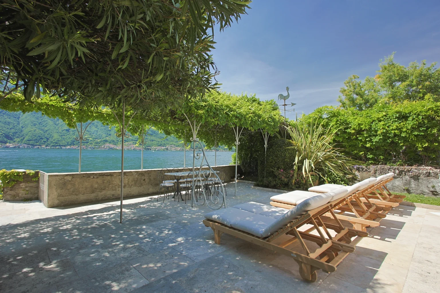 Romantic Lakefront Villa | Lake Como image 13 | Only on SopranoVillas