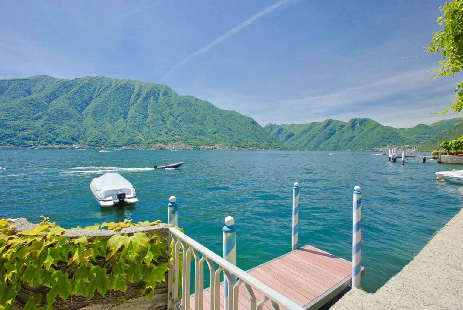 Romantic Lakefront Villa | Lake Como image 24 | Only on SopranoVillas