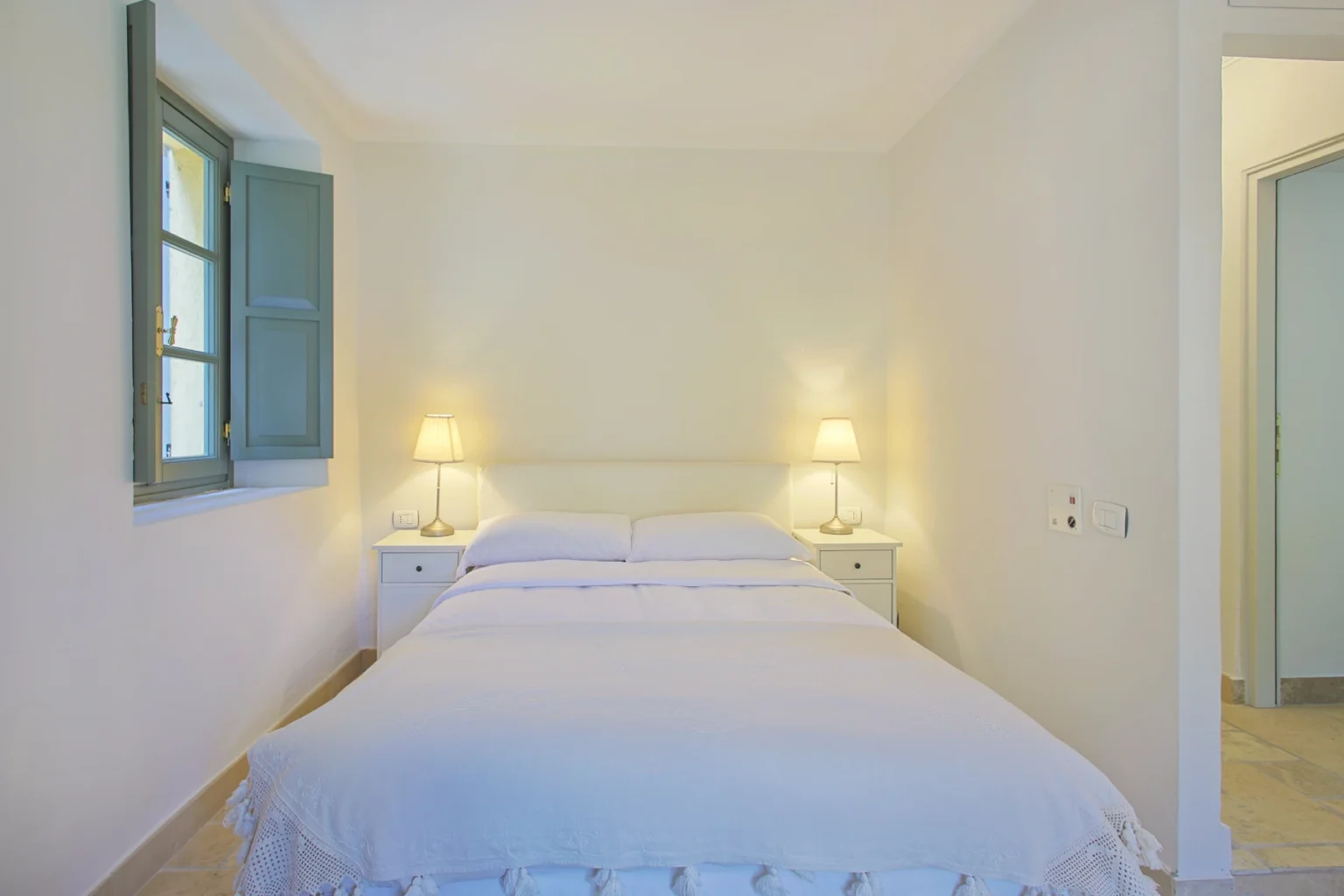 Romantic Lakefront Villa | Lake Como image 23 | Only on SopranoVillas