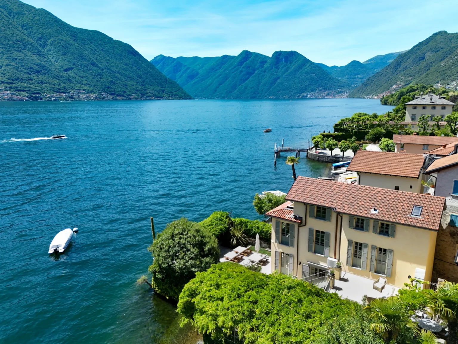 Romantic Lakefront Villa | Lake Como image 25 | Only on SopranoVillas