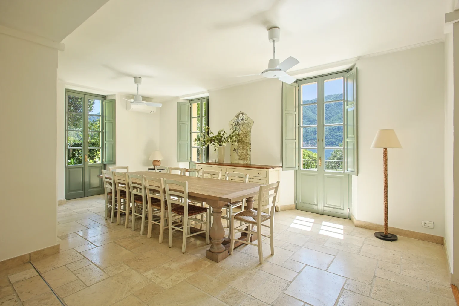 Romantic Lakefront Villa | Lake Como image 17 | Only on SopranoVillas