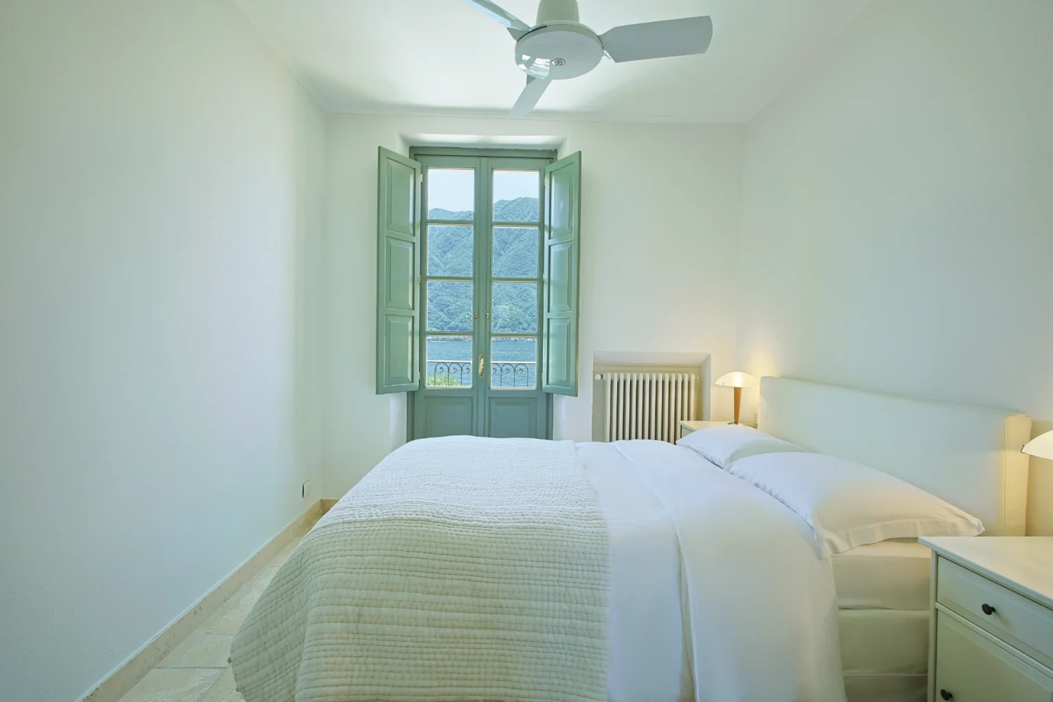 Romantic Lakefront Villa | Lake Como image 21 | Only on SopranoVillas