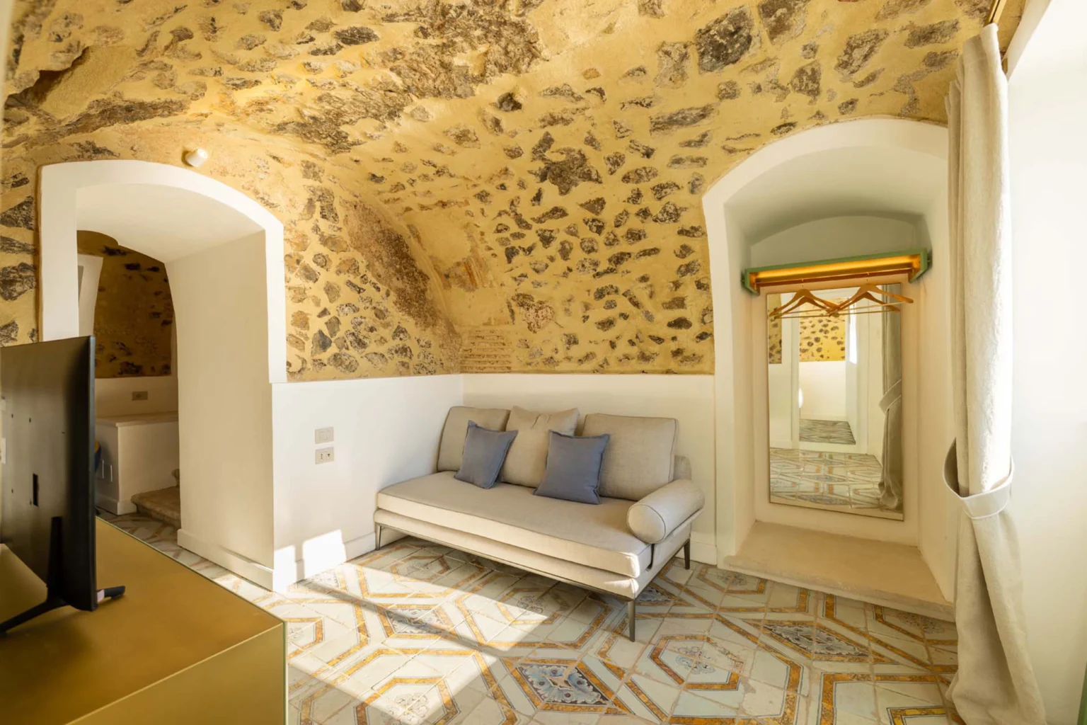 Exclusive Isca Private Island | Amalfi Coast image 23 | Only on SopranoVillas