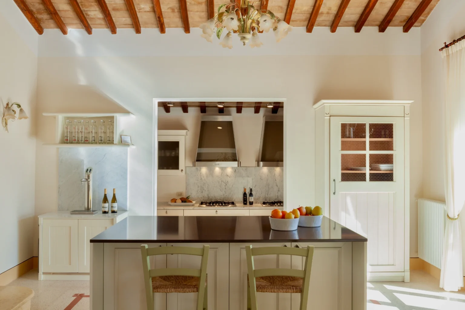 Bisenzio_Elegant_Farmhouse_Modern_Kitchen_Breakfast_Bar.webp | Only on SopranoVillas