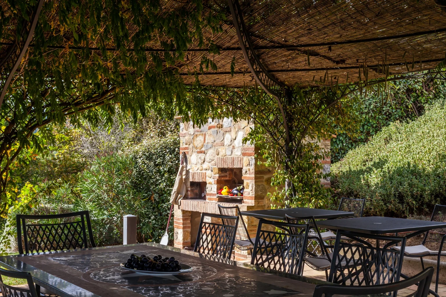 isenzio_Historic_Tower_Outdoor_Dining_Area_Pizza_Oven.webp | Only on SopranoVillas